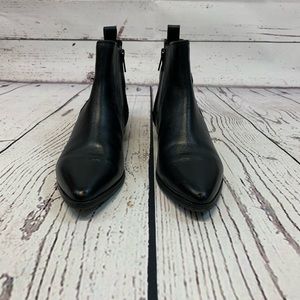Clark’s Artesian Black Low Heel Zip Ankle Boot 6.5